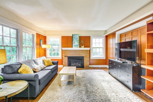 Eugene Vacation Rental | 4BR | 3.5BA | 3,400 Sq Ft | Stairs Required