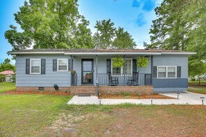 Exterior | Covered Porch | Outdoor Seating