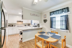 Dining Area | Dining Table