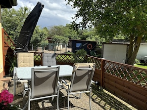 Sitzecke mit Ausblick in den Garten
