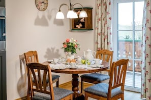 Ferienwohnung Rosengarten 50qm für max. 2 Personen-Essecke