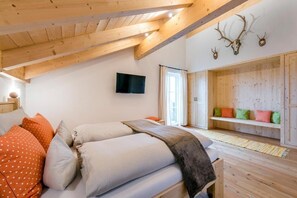 Ferienwohnung Alpenglück 170qm für max. 4 Personen-Schlafzimmer