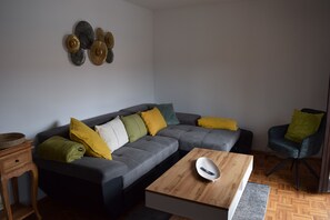 Lissi, 70qm, 2 Schlafzimmer, 1.OG, Balkon-Wohnbereich