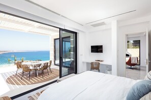 Master bedroom located in the Right Building