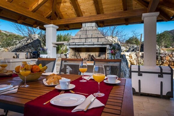 Outdoor dining