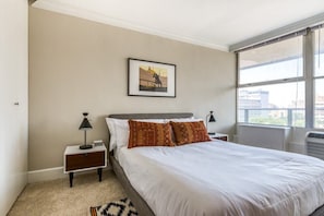 Bedroom 1 - King bed