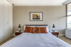 Bedroom 1 - King bed