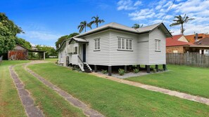  Step into Retro on Walker, an extraordinary vacation home located in the heart of historic Maryborough, Queensland. This uniquely beautiful property captures the charm and elegance synonymous with the region, providing guests with an ideal base for explo
