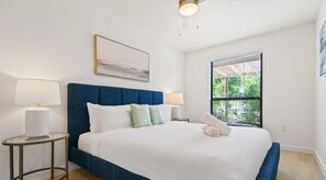 King bedroom with luxury hotel quality linens