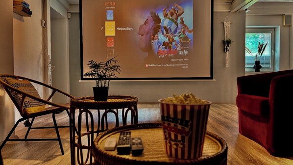 2.40m motorised screen and easy-to-use projector for your perfect cinema night.