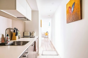 The streamlined kitchenette includes a mini fridge, stove, microwave, kettle and toaster to prepare light meals at home, plus a dishwasher for easy clean-up.