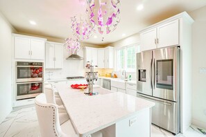 Kitchen | Cooking Basics | Coffee Maker | Air Fryer | Toaster | Pyrex Dishes