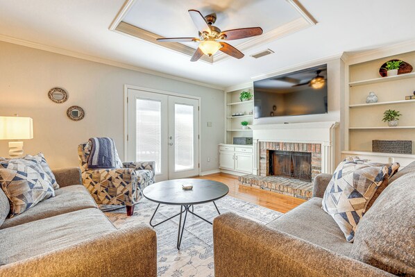 Mobile Vacation Rental | 2BR | 2.5BA | 1,392 Sq Ft | 1 Step to Enter
