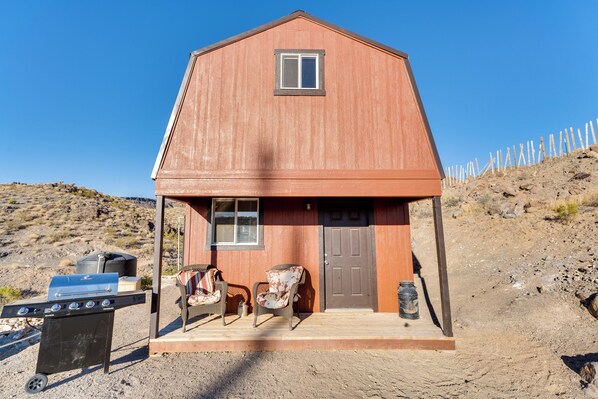 Oatman Vacation Rental | Studio | 1BA | Step Required | 864 Sq Ft