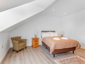 Double bedroom | No. 3 - Fraser Apartments, Inverness