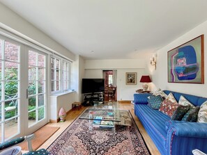Living room | Mulberry CottageCasa Bonita, Shalbourne, near Marlborough