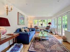 Living room | Mulberry CottageCasa Bonita, Shalbourne, near Marlborough