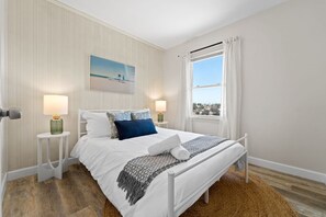 Modern Comforts, City Views in Prime Location San Diego by Rather Be Properties