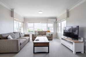 Spacious Lounge with TV and heatpump/aircon