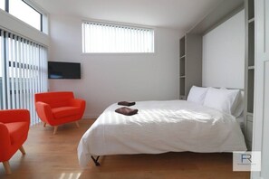 Pull down bed - no need to unmake/remake bed. Very easy to operate