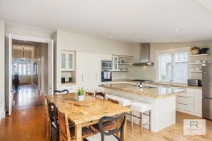 Fully equipped kitchen with breakfast bar and dining table