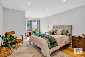 Bedroom 1 - king bed