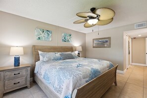 Master Bedroom w/King Bed
