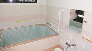 [Large public bath] Can be rented out for private use as a family bath