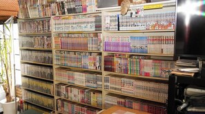 There are lots of manga books in the cafeteria!