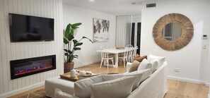 Lounge /Dinning Area