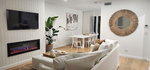 Lounge /Dinning Area