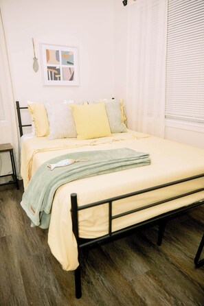 Full size bed 