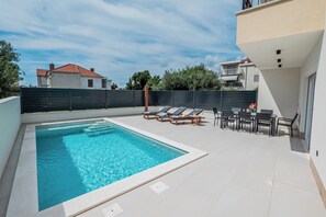 Pool with sun loungers & sitting area