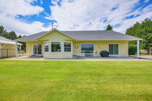 Home Exterior & Backyard