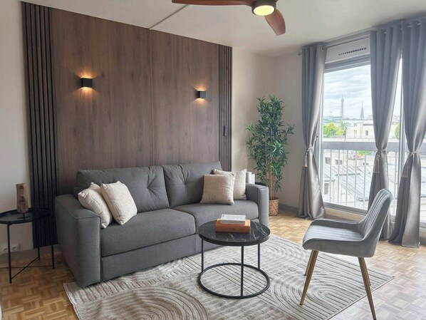 Perfect living room for families and friends, with a flat screen TV and unlimited free WiFi