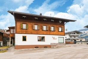 Stugans exteriör [sommar]