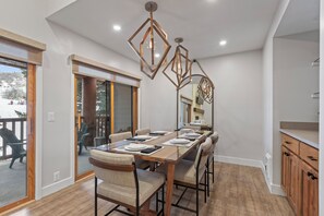 The dining area offers seating for 6 guests and has statement lighting.