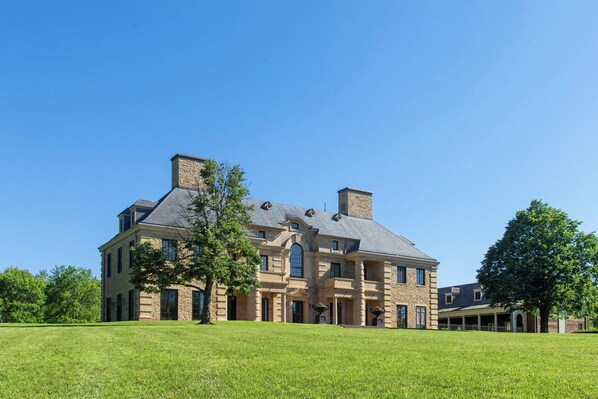 HOUSE Front