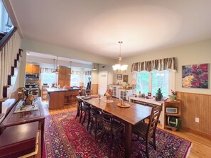 Dining room
