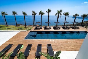Activities, Amenities, Balcony / Terrace / Patio, Building Exterior, Facilities, Garden, Main Entrance, Spring, Summer, Wellness