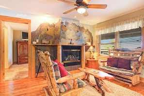 Cozy and beautifully decorated main living area, newly updated electric fireplace.