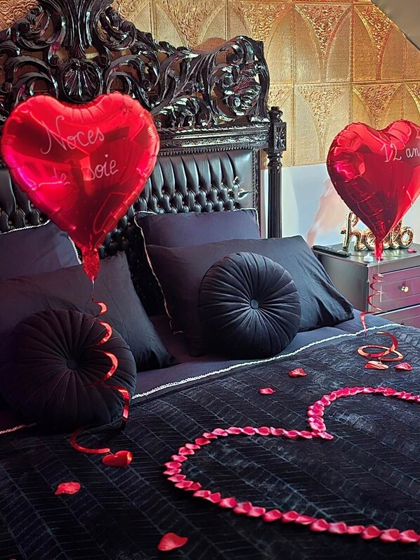 DECORATION LOVE