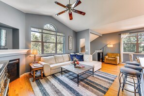 Living Room | Smart TV | Fireplace | Upper Level