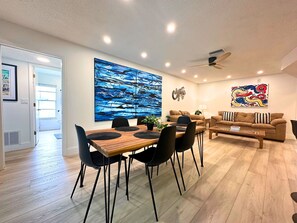Fully equipped kitchen with breakfast island bar and a dining table that seats 6