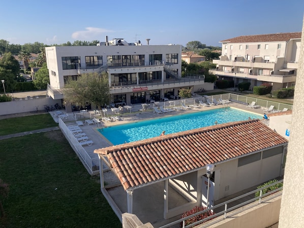 Résidence de vacances avec belle piscine
