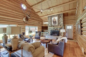 Living Room | Electric Fireplace | Central Heating & A/C | Main Level