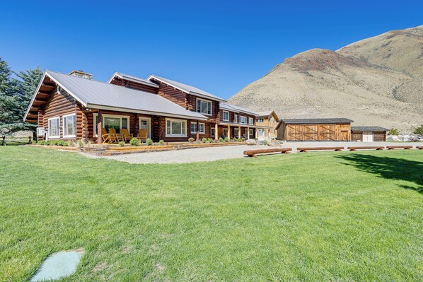 Clayton Vacation Rental | 4BR | 4.5BA | 5,000 Sq Ft | 2 Steps to Enter