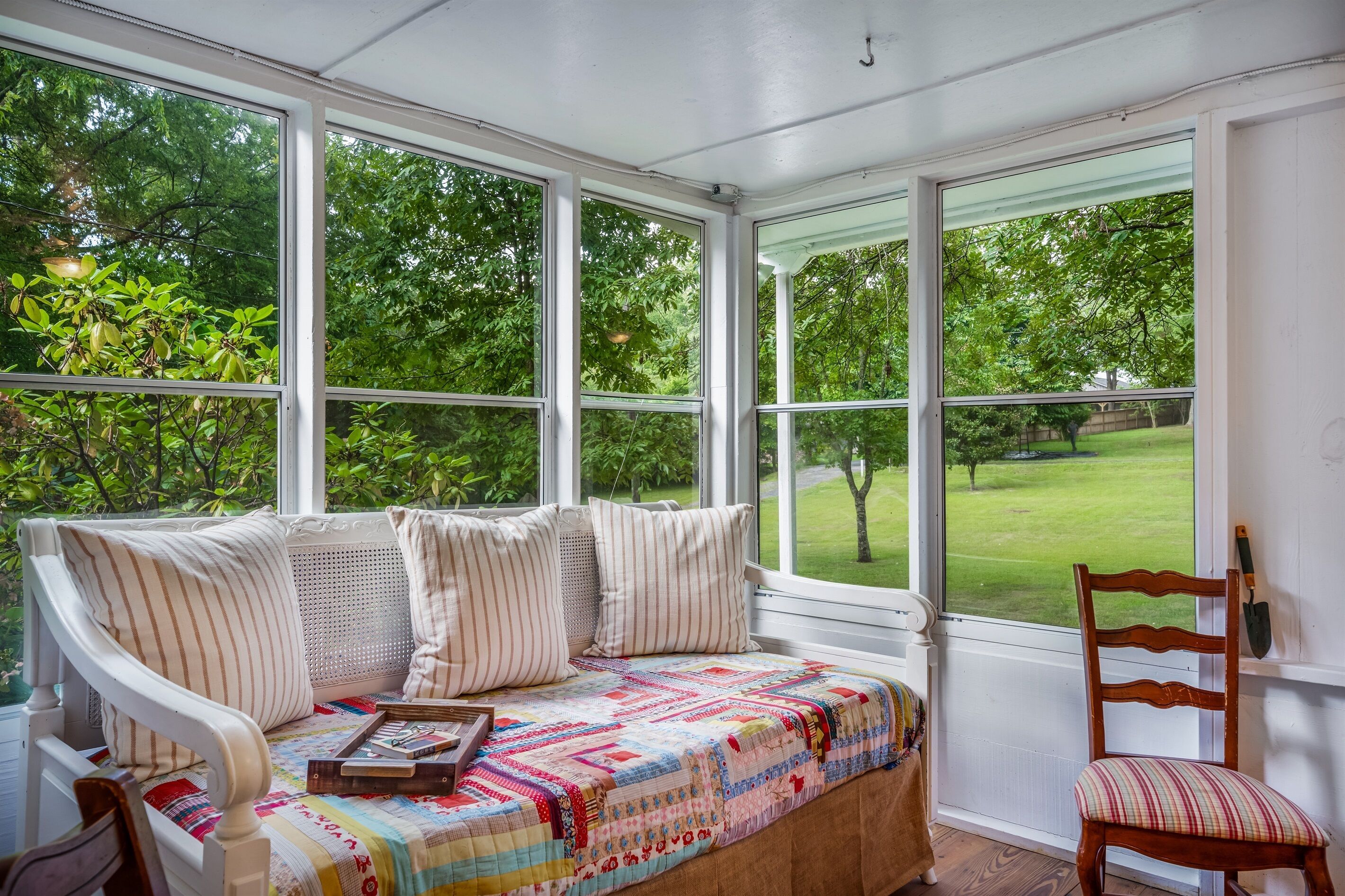 Boho Mountain Cottage in Cloudland Community | 2 Sunrooms