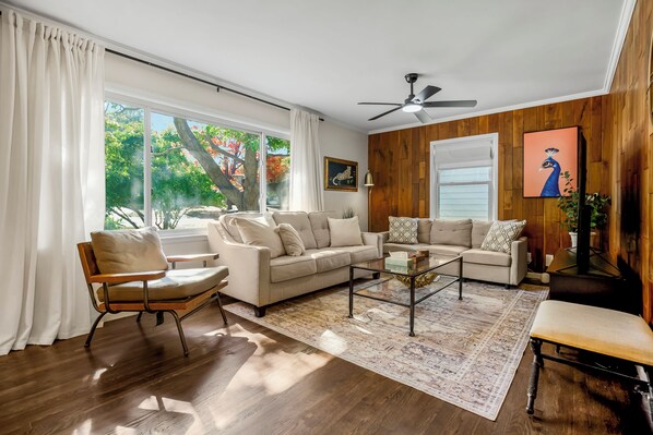 Main floor: spacious and bright living room complete with a Smart TV