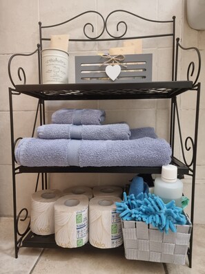 Bathroom amenities